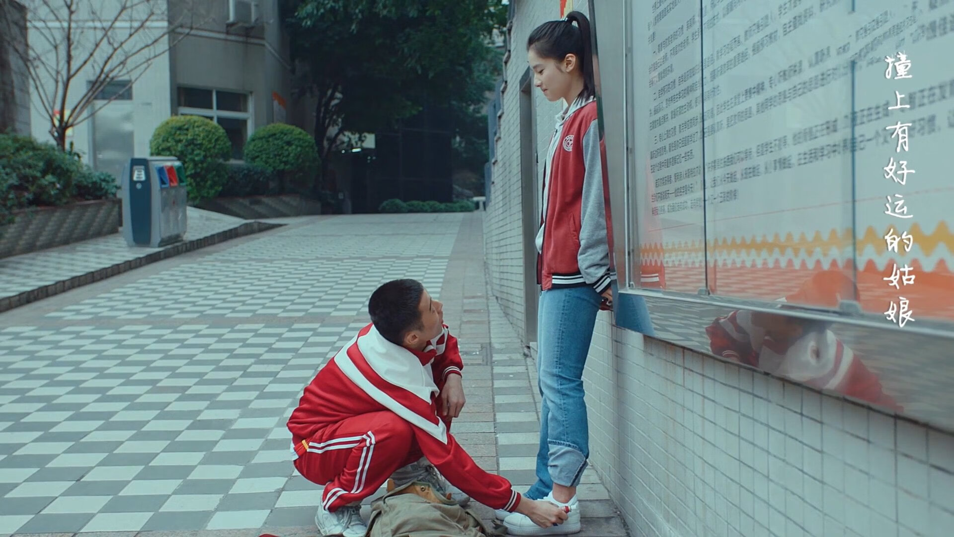 kaiyun中国官方网站-_水上漂移车表演：速度与水花的碰撞_，小车水上漂移